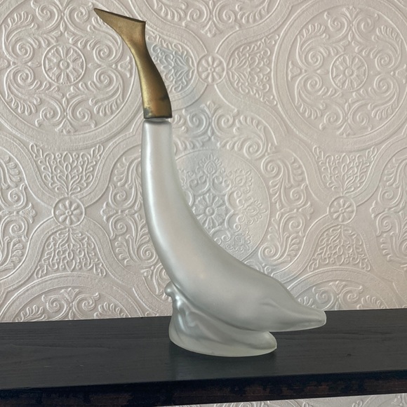 Avon glass dolphin - Picture 1 of 10